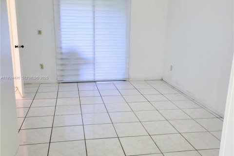 Condo in Homestead, Florida, 2 bedrooms  № 1989926 - photo 10