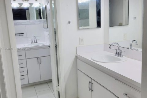 Condo in Homestead, Florida, 2 bedrooms  № 1989926 - photo 8