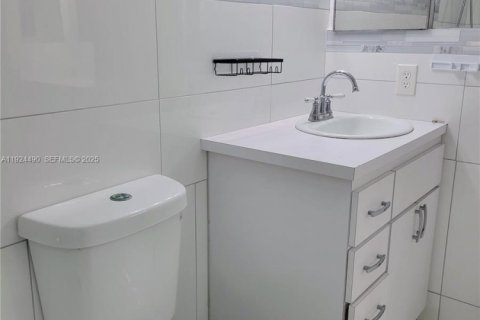 Condo in Homestead, Florida, 2 bedrooms  № 1989926 - photo 9