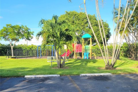 Condo in Homestead, Florida, 2 bedrooms  № 1989926 - photo 11