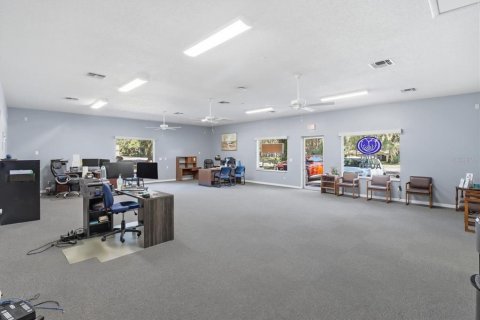 Commercial property in Lake Panasoffkee, Florida 125.42 sq.m. № 2212565 - photo 14