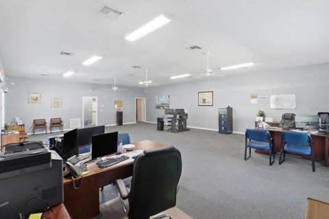 Commercial property in Lake Panasoffkee, Florida 125.42 sq.m. № 2212565 - photo 15