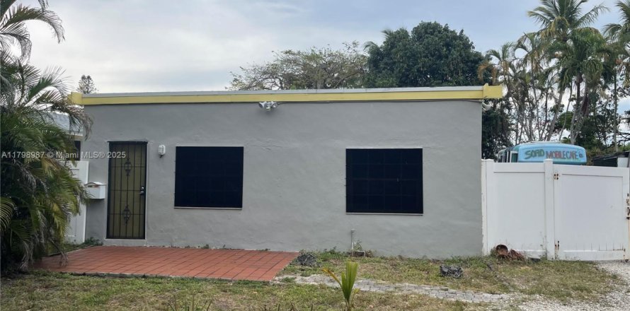House in Hollywood, Florida 2 bedrooms, 90.3 sq.m. № 1712709