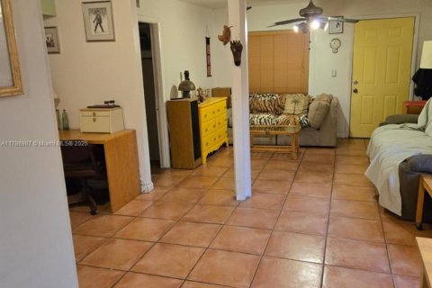 House in Hollywood, Florida 2 bedrooms, 90.3 sq.m. № 1712709 - photo 12