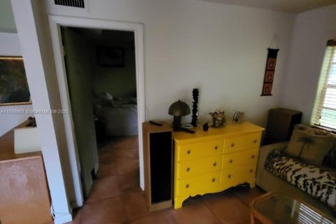 House in Hollywood, Florida 2 bedrooms, 90.3 sq.m. № 1712709 - photo 3