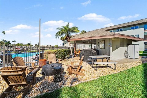 Condo in New Port Richey, Florida, 2 bedrooms № 2094100 - photo 21