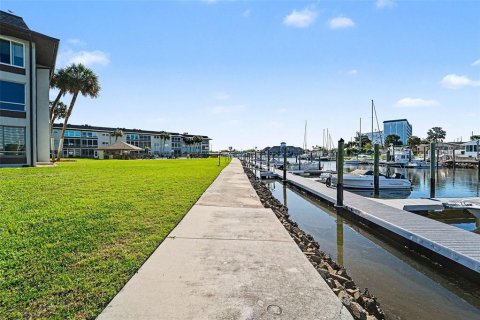 Condo in New Port Richey, Florida, 2 bedrooms № 2094100 - photo 26