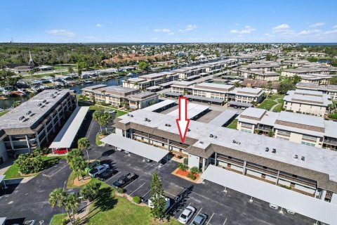 Condo in New Port Richey, Florida, 2 bedrooms № 2094100 - photo 30