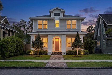 Villa ou maison à Saint Petersburg, Floride 4 chambres, 309.09 m2 № 2147608