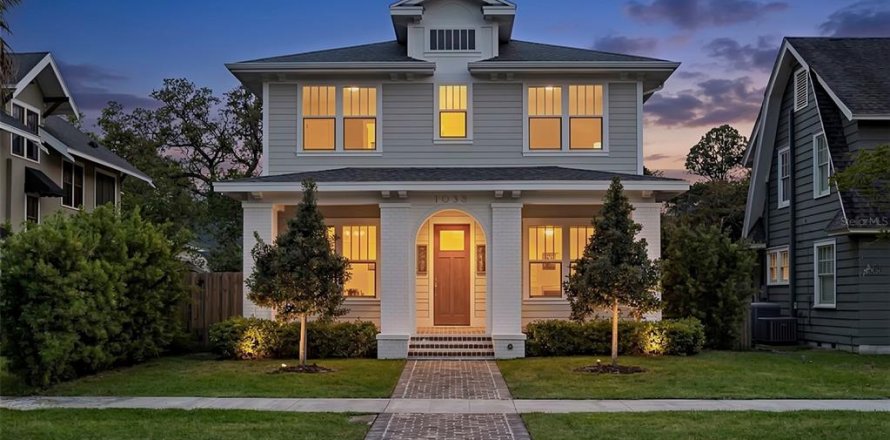 Villa ou maison à Saint Petersburg, Floride 4 chambres, 309.09 m2 № 2147608