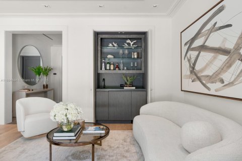 House in Miami, Florida 5 bedrooms, 379.13 sq.m. № 1951580 - photo 7