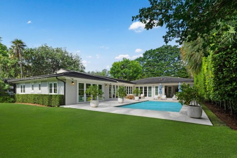 House in Miami, Florida 5 bedrooms, 379.13 sq.m. № 1951580 - photo 3