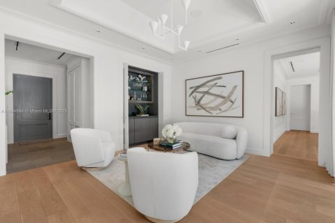 House in Miami, Florida 5 bedrooms, 379.13 sq.m. № 1951580 - photo 14