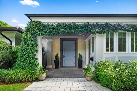 House in Miami, Florida 5 bedrooms, 379.13 sq.m. № 1951580 - photo 2