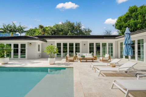 House in Miami, Florida 5 bedrooms, 379.13 sq.m. № 1951580 - photo 4