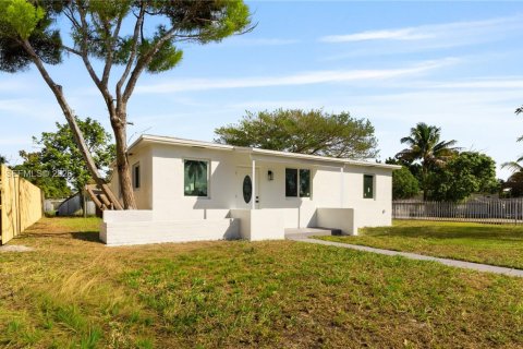 Купить виллу или дом в Майами, Флорида 4 спальни, 79.06м2, № 2033482 - фото 2