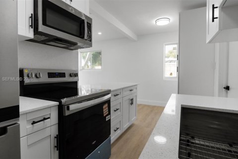 Купить виллу или дом в Майами, Флорида 4 спальни, 79.06м2, № 2033482 - фото 10