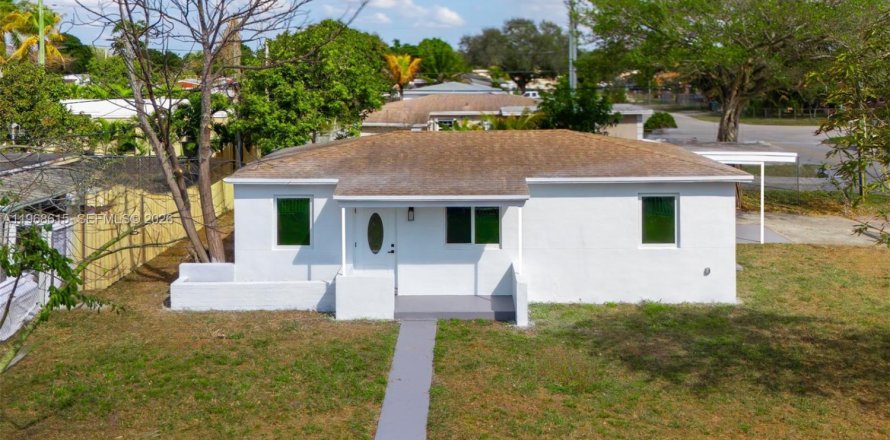 Дом в Майами, Флорида 4 спальни, 79.06м2 № 2033482