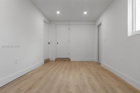 Купить виллу или дом в Майами, Флорида 4 спальни, 79.06м2, № 2033482 - фото 16