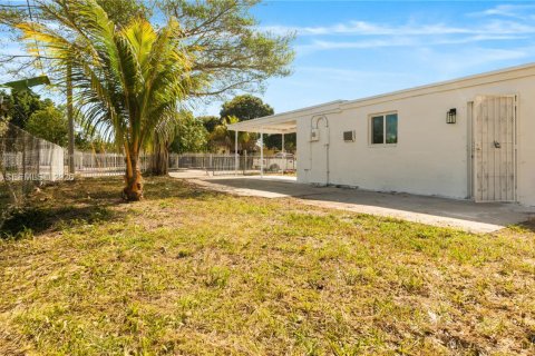 Купить виллу или дом в Майами, Флорида 4 спальни, 79.06м2, № 2033482 - фото 28