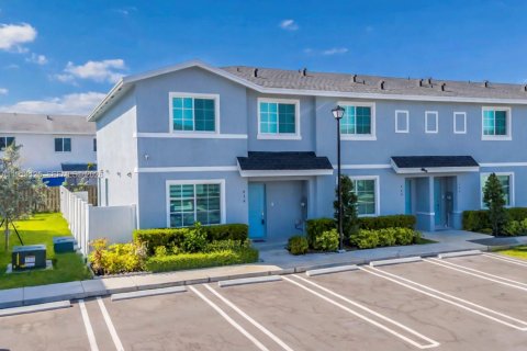 Купить таунхаус в Флорида-Сити, Флорида 3 спальни, 159.33м2, № 1969599 - фото 2