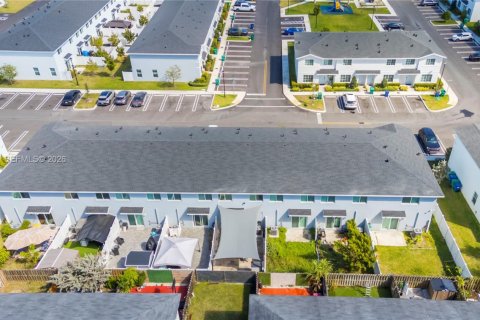 Купить таунхаус в Флорида-Сити, Флорида 3 спальни, 159.33м2, № 1969599 - фото 22