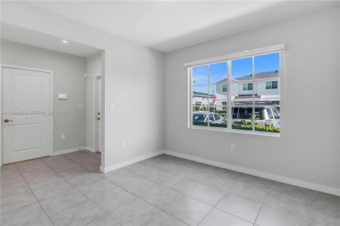 Купить таунхаус в Флорида-Сити, Флорида 3 спальни, 159.33м2, № 1969599 - фото 3