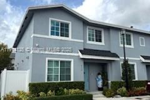 Touwnhouse à vendre à Florida City, Floride: 3 chambres, 159.33 m2 № 1969599 - photo 1