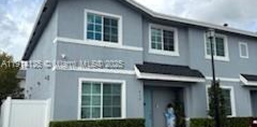 Touwnhouse à Florida City, Floride 3 chambres, 159.33 m2 № 1969599