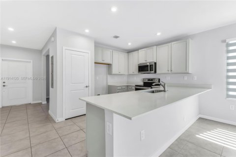 Купить таунхаус в Флорида-Сити, Флорида 3 спальни, 159.33м2, № 1969599 - фото 4