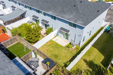 Купить таунхаус в Флорида-Сити, Флорида 3 спальни, 159.33м2, № 1969599 - фото 23