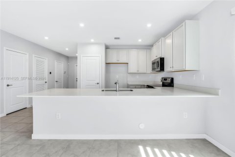 Купить таунхаус в Флорида-Сити, Флорида 3 спальни, 159.33м2, № 1969599 - фото 5