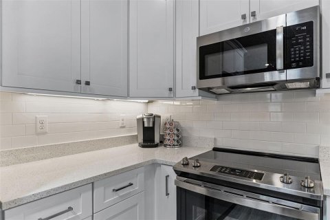 Townhouse in New Smyrna Beach, Florida 2 bedrooms, 93.18 sq.m. № 1670690 - photo 16