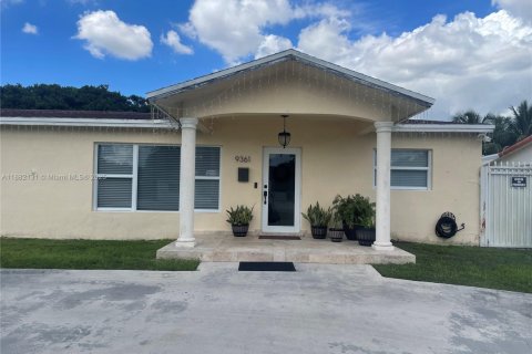 Casa en venta en Miami, Florida, 3 dormitorios, 141.4 m2 № 1929498 - foto 1