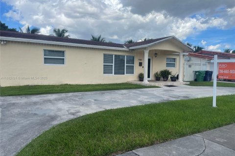 Casa en venta en Miami, Florida, 3 dormitorios, 141.4 m2 № 1929498 - foto 12