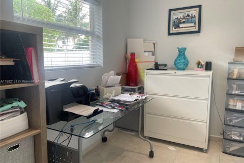 Casa en venta en Miami, Florida, 3 dormitorios, 141.4 m2 № 1929498 - foto 11