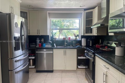 Casa en venta en Miami, Florida, 3 dormitorios, 141.4 m2 № 1929498 - foto 2