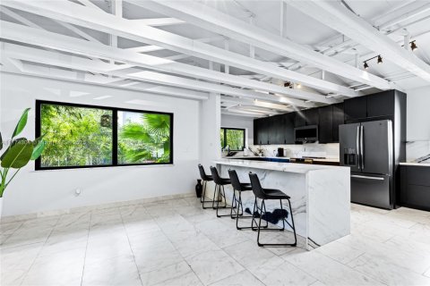 Casa en venta en Miami, Florida, 8 dormitorios, 435.8 m2 № 1731161 - foto 15