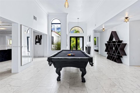 Casa en venta en Miami, Florida, 8 dormitorios, 435.8 m2 № 1731161 - foto 9