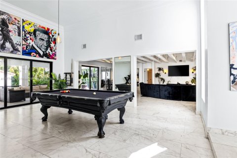 Casa en venta en Miami, Florida, 8 dormitorios, 435.8 m2 № 1731161 - foto 1