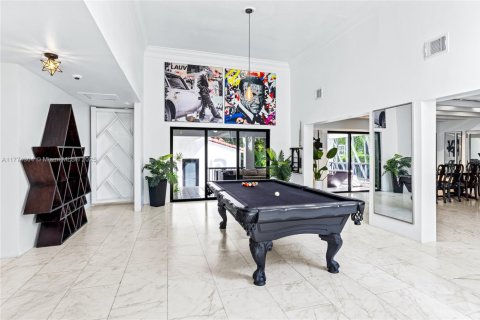Casa en venta en Miami, Florida, 8 dormitorios, 435.8 m2 № 1731161 - foto 12