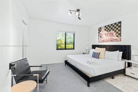 Casa en venta en Miami, Florida, 8 dormitorios, 435.8 m2 № 1731161 - foto 22