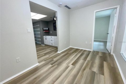 Condo in Saint Petersburg, Florida, 2 bedrooms № 2098550 - photo 11