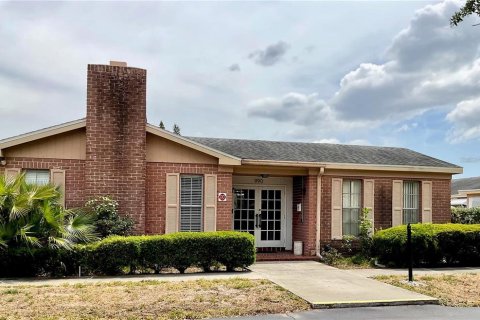Condo in Saint Petersburg, Florida, 2 bedrooms № 2098550 - photo 21