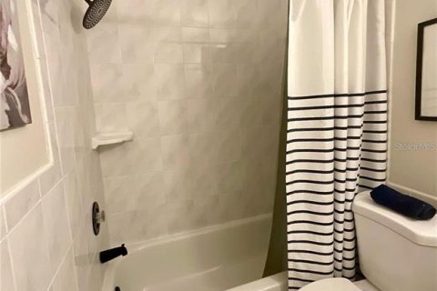 Condo in Saint Petersburg, Florida, 2 bedrooms № 2098550 - photo 18