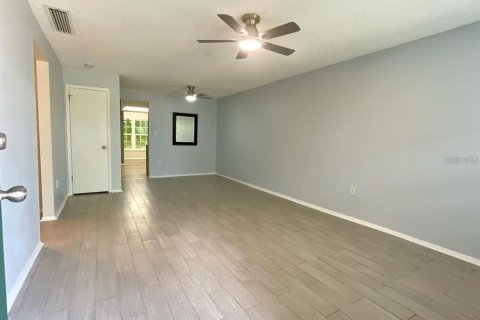 Condo in Saint Petersburg, Florida, 2 bedrooms № 2098550 - photo 3