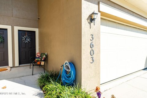 House in Fleming Island, Florida 2 bedrooms, 154.87 sq.m. № 862989 - photo 1