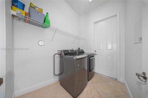 Купить виллу или дом в Хомстед, Флорида 4 спальни, 248.79м2, № 2035566 - фото 26