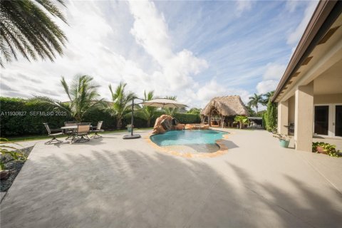 Купить виллу или дом в Хомстед, Флорида 4 спальни, 248.79м2, № 2035566 - фото 27