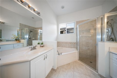 Купить виллу или дом в Хомстед, Флорида 4 спальни, 248.79м2, № 2035566 - фото 20